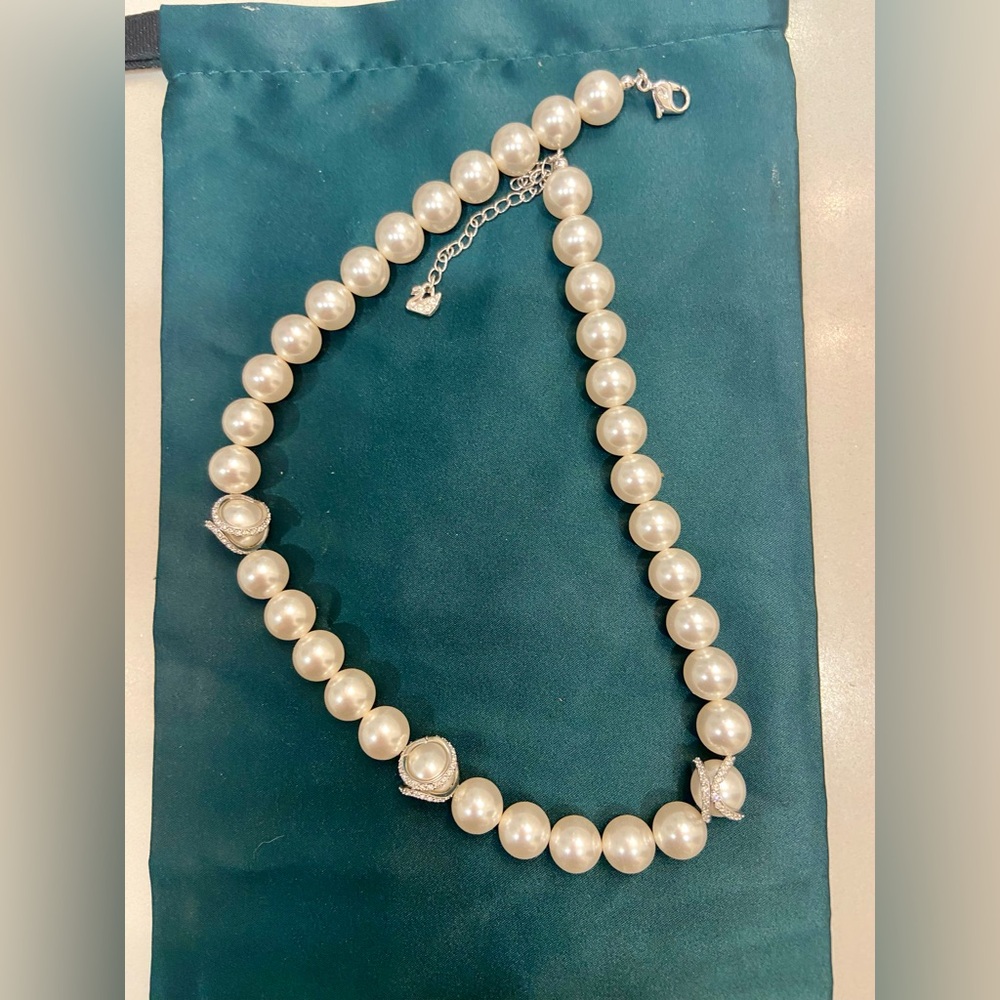 Beautiful large bead pearl Swarovski necklace ❤️